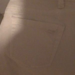 Vineyard vines white jeans